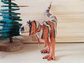 Schleich T-Rex Figurine dinosaure orange et beige