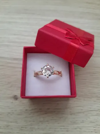 Superbe bague grande pierre et strass, dorée, taille 58