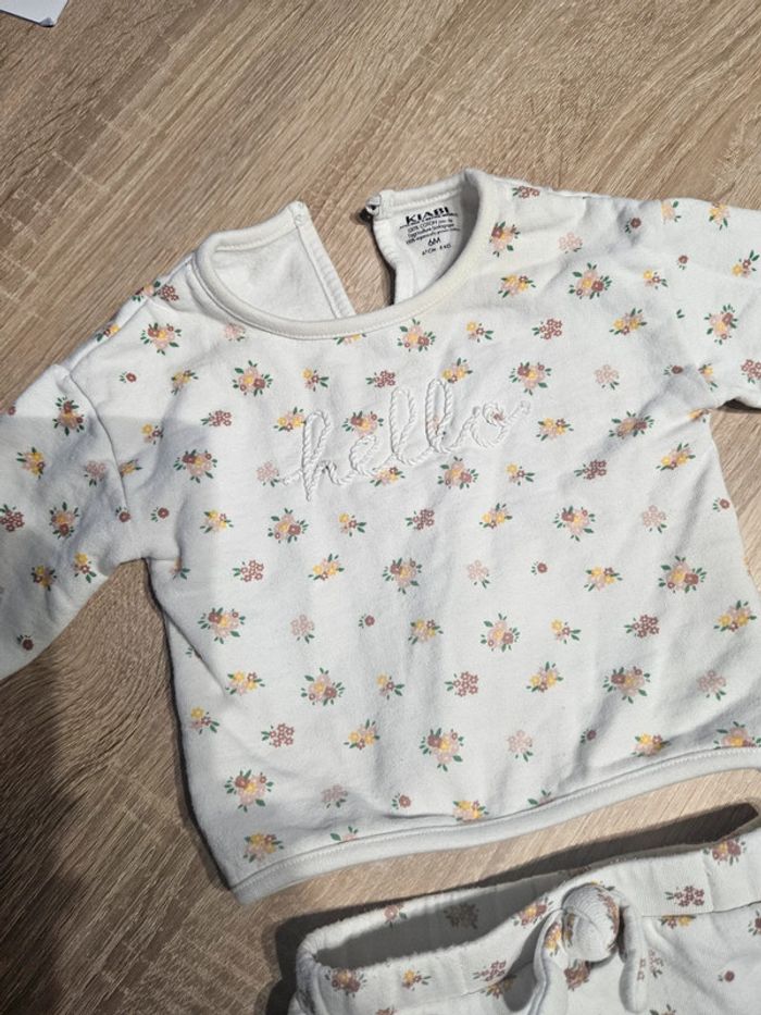 Ensemble bb fleurs 6 mois - photo numéro 3
