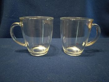2 mugs en verre transparent 
