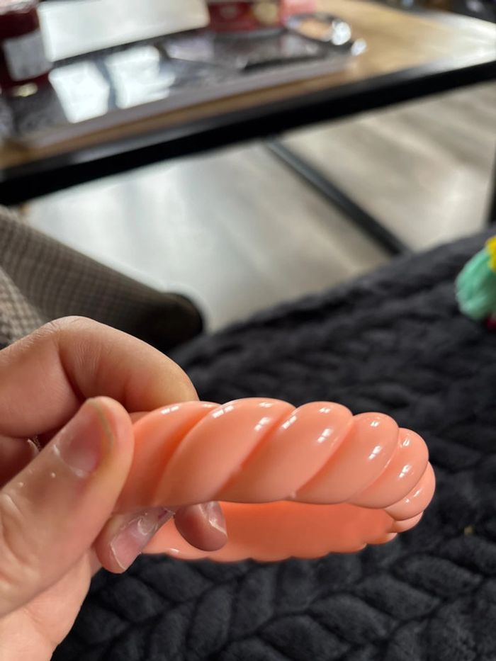 Bracelet jonc en acrylique couleur abricot 🍑 - photo numéro 6