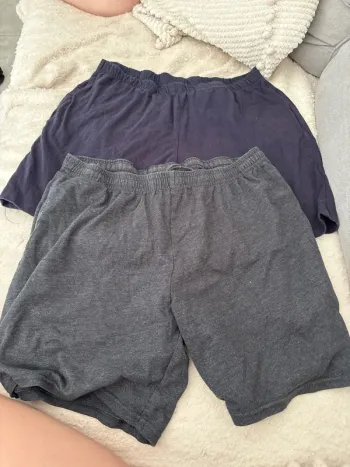 2 shorts L