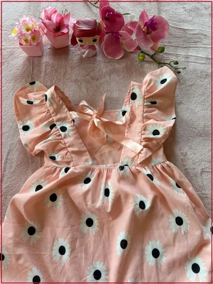 Robe d'été Chicaprie rose marguerites 4 ans - Très bon état - photo numéro 4