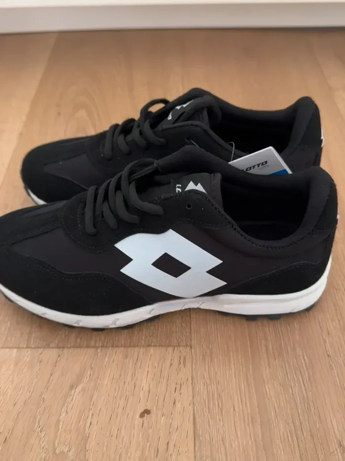 Baskets Lotto noir taille 37 neuf