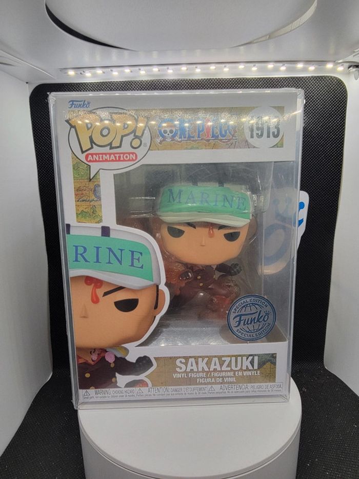 Pop Akainu Sakasuki One Piece + Piece Protector