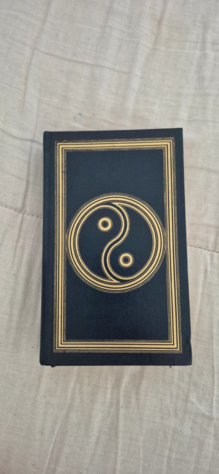 Livre monsieur le consul de Lucien Bodard