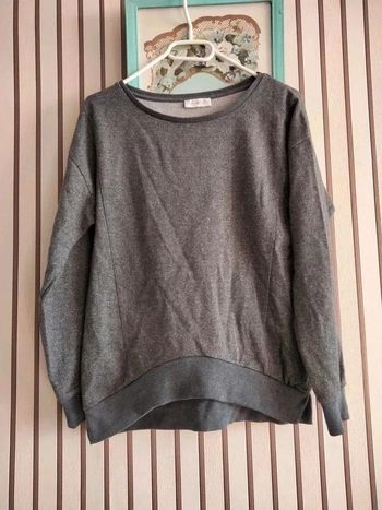 Sweat gris brillant taille M  chez Cache Cache