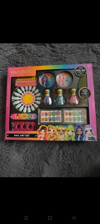 Set kit ongles rainbow High neuf