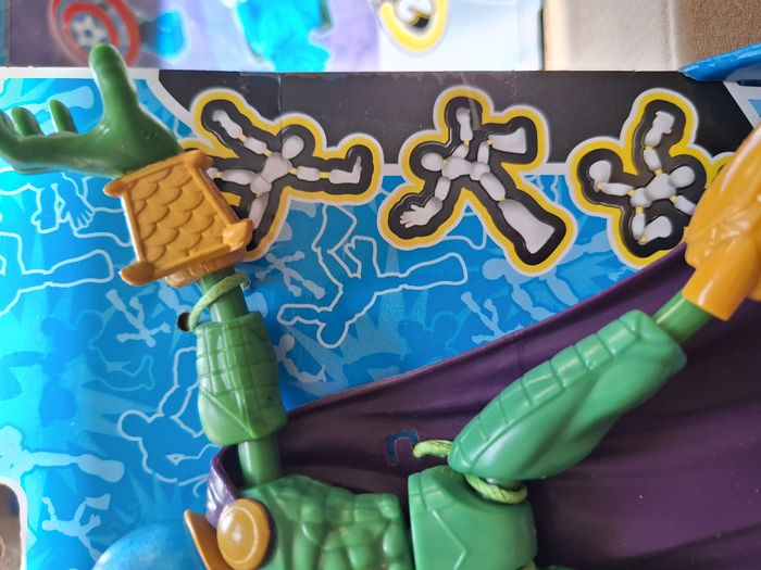 Marvel's Mysterio - Figurine Spiderman - Marvel Bend and Flex - photo numéro 3