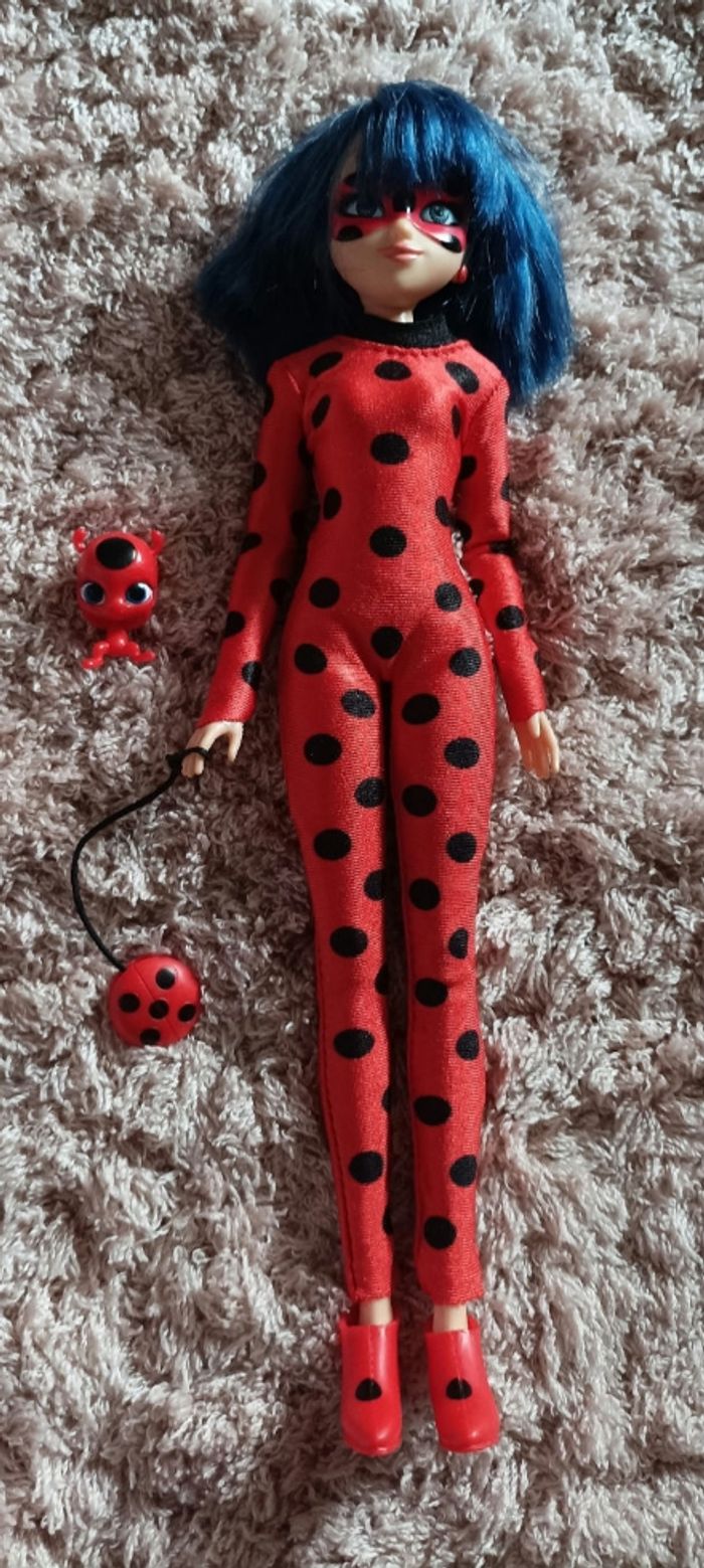 Lot de 2 poupées Miraculous Lady Bug et Rena Rouge