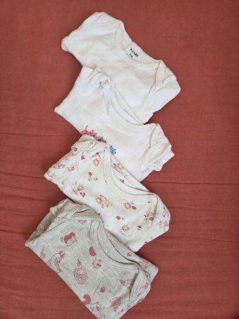 Lots 4 body manches longues 9 mois