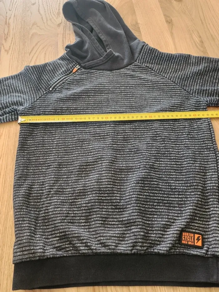 Pull à capuche taille 12 ans Gemo bon état noir et gris à rayures - photo numéro 5