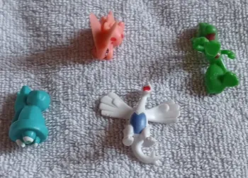 Lot 4 miniatures Pokémon
