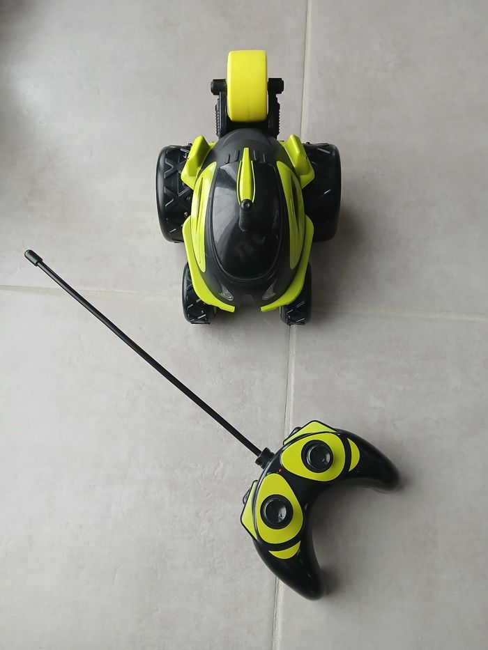 Voiture télécommandée - photo numéro 2