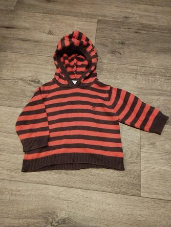 Pull a capuche rayé