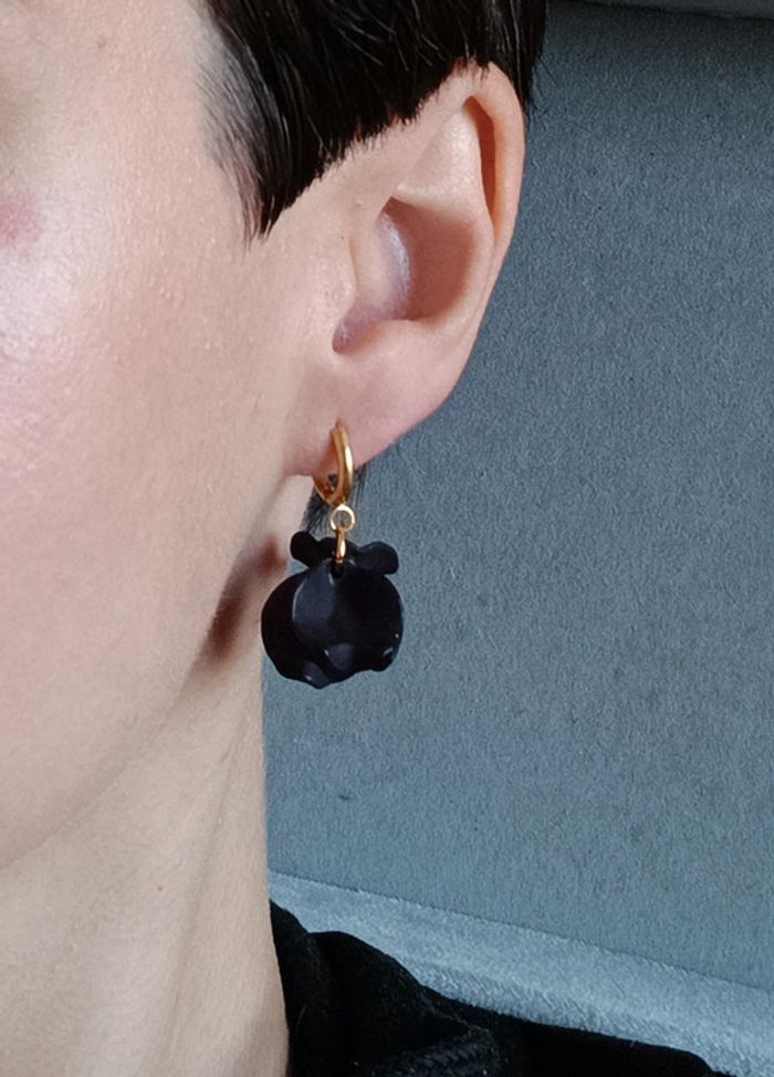 Mini créoles pétales noires - photo numéro 3