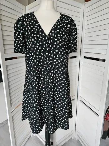 Belle robe fleurie T.42