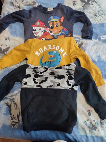 Lot pull taille 4 ans