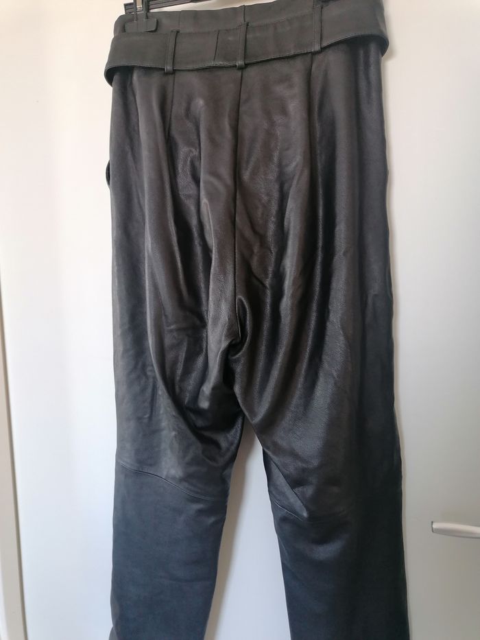 Pantalon noir en Similicuir Stradivarius taille 38 - photo numéro 9