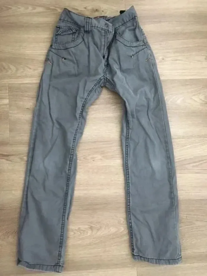 Pantalon garçon 10 ans parfait état - photo numéro 4