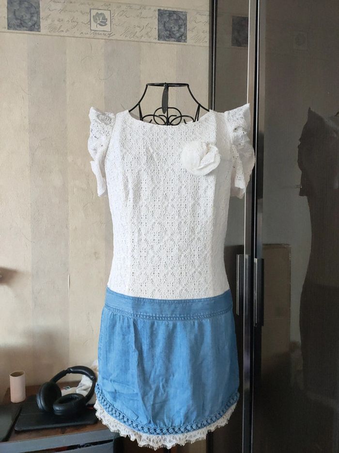Robe manches courtes en dentelle Jean