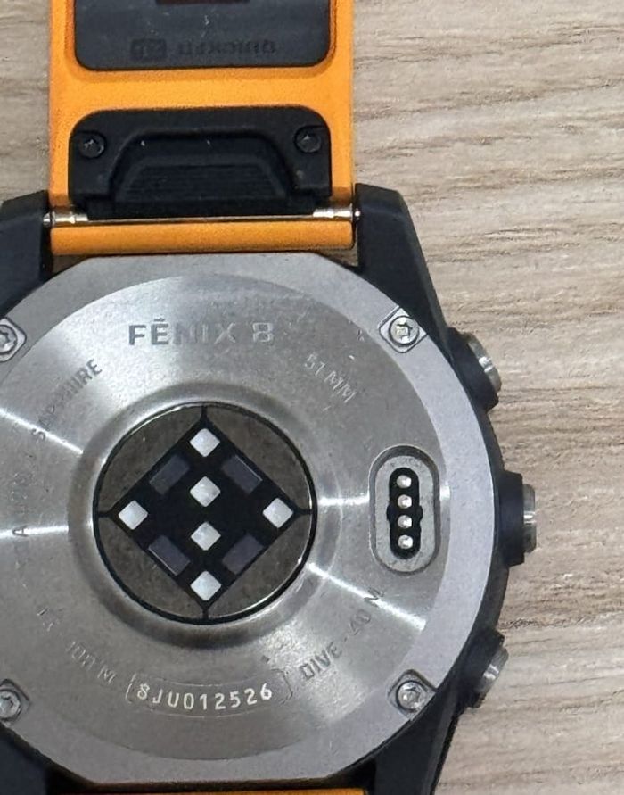 Garmin Fenix 8 51mm AMOLED Saphir avec bracelet d'origine et chargeur - photo numéro 6