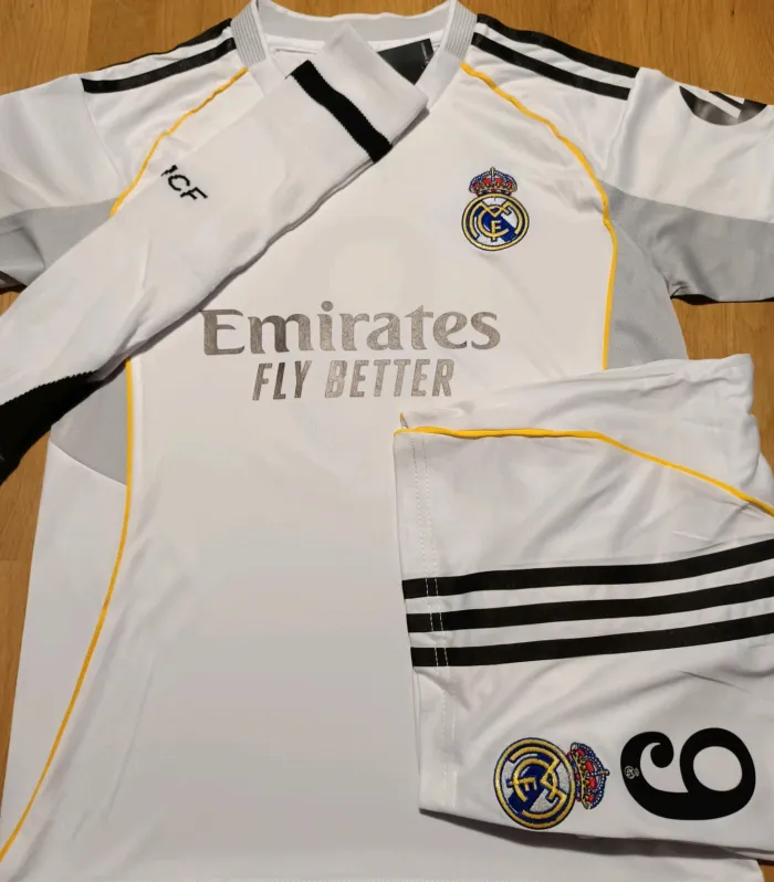 MAILLOT FOOTBALL ENFANT RÉAL MADRID taille 14 ans blanc Home (-2026-) série - photo numéro 2