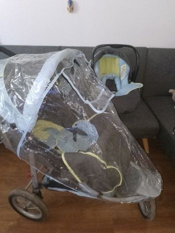 Poussette 3 roues + cosy neuf + habillage pluie BAMBISOL