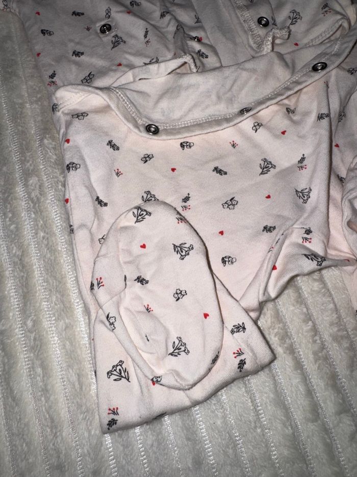 Pyjama coton - fleuries et beige - fille - Kiabi - 6 mois - excellent état - photo numéro 6