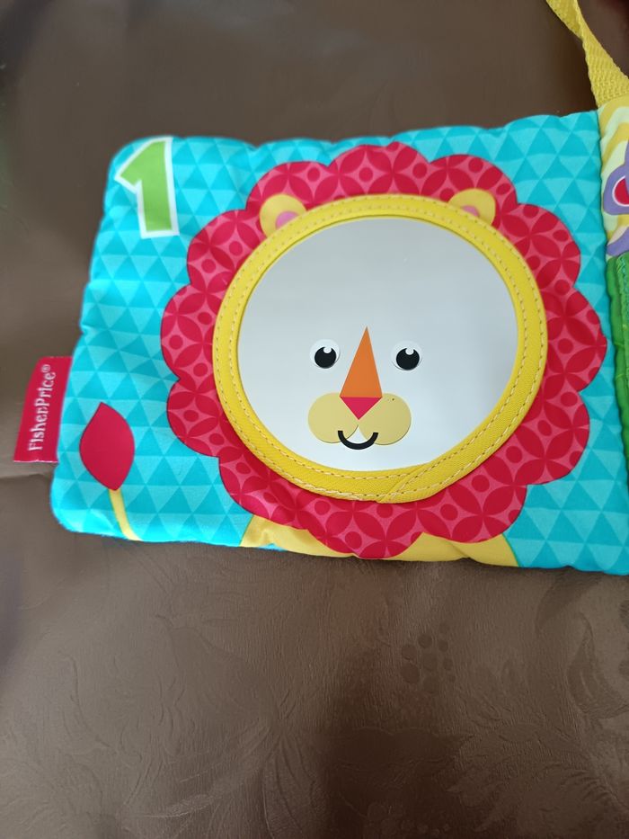 Livre d'Activités d'Eveil Bébé en Tissu Fisher Price - photo numéro 2