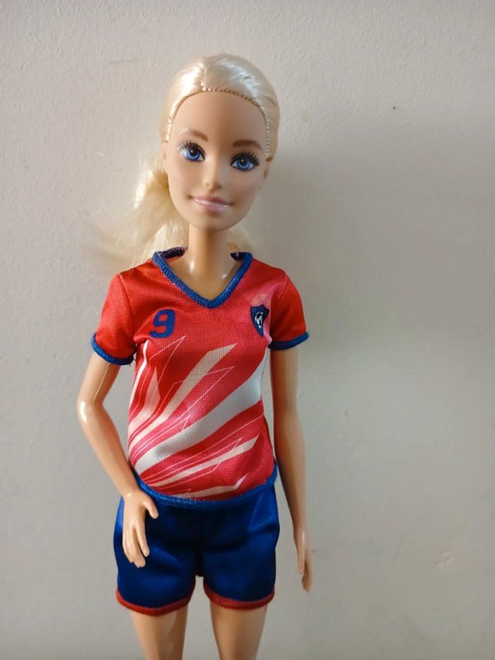 Barbie Footballeuse - photo numéro 2