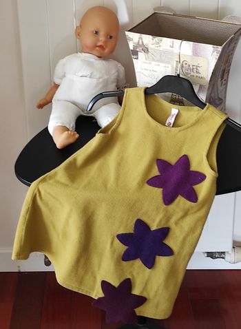 Robe sans manches polaire fille – 5 ans – motifs étoiles violet et moutarde