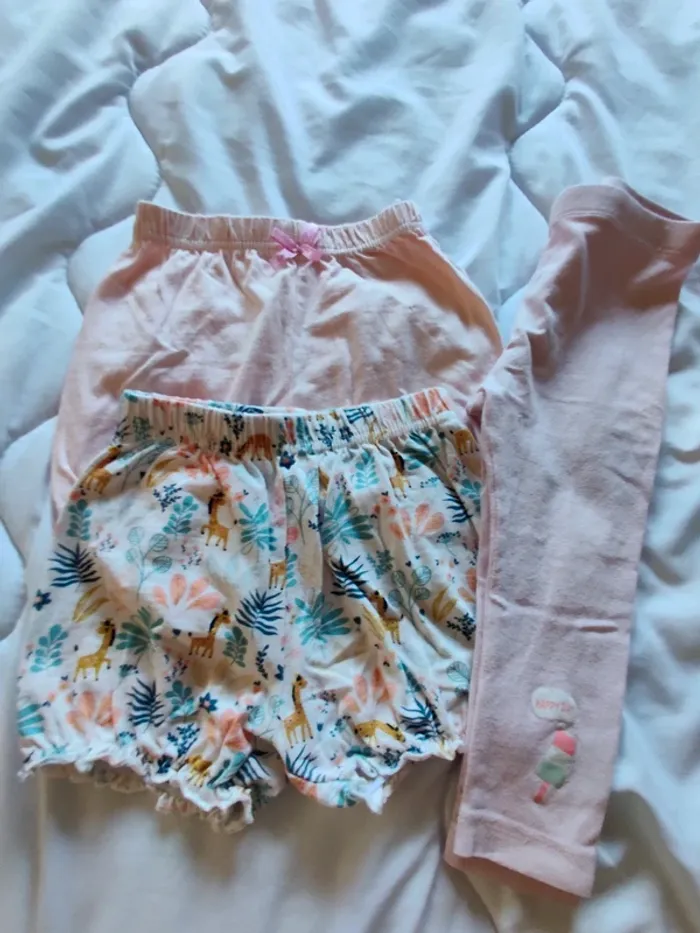 Lot 2 short, 1 leggings 3/4 fille. 18 mois