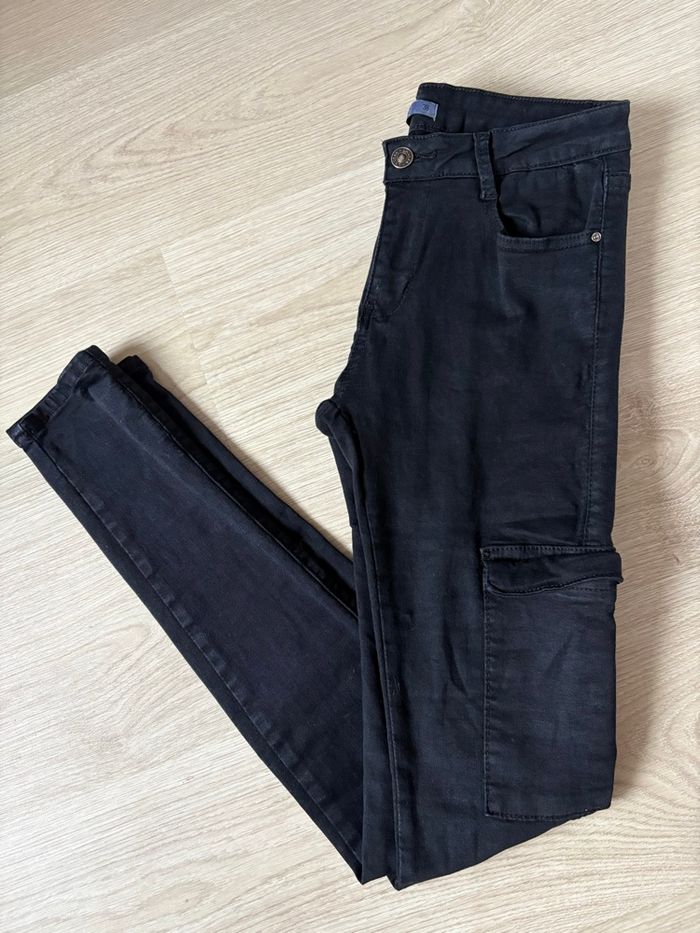 Pantalon noir style cargo - photo numéro 2