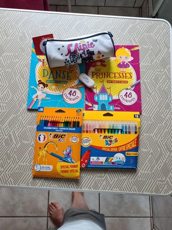 Lot papeteries et trousse
