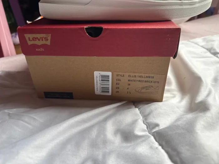 Jolie paire de baskets Levi’s neuves avec étiquette pointure 36 - photo numéro 4