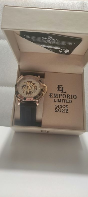 Montre Emporio neuve dans son écrin