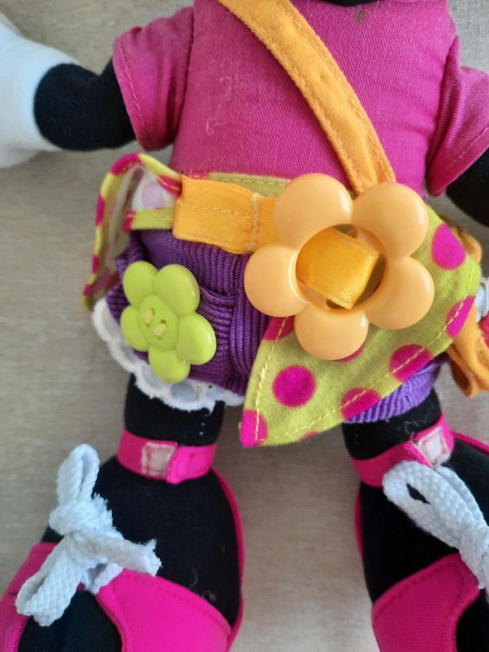 Peluche Minnie de motricité fine pour apprendre à lacer boutonner - photo numéro 4