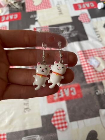 Boucles d’oreilles chats blancs