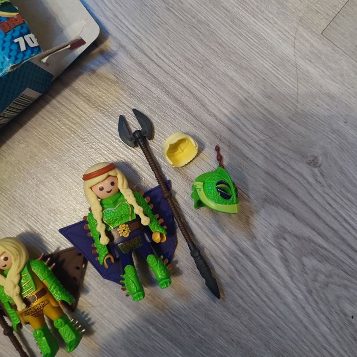 Playmobil 70 042  kranedur et kognedur en combinaison de vol manque une épine sur un casque - photo numéro 2