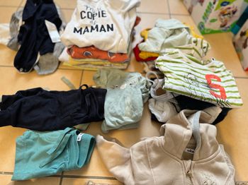 Lot de 28 articles bébé garçons 3 mois