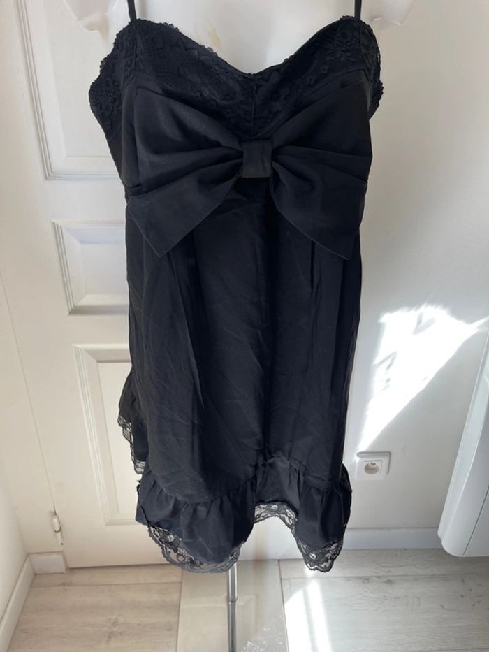 Robe noire avec noeud - photo numéro 5