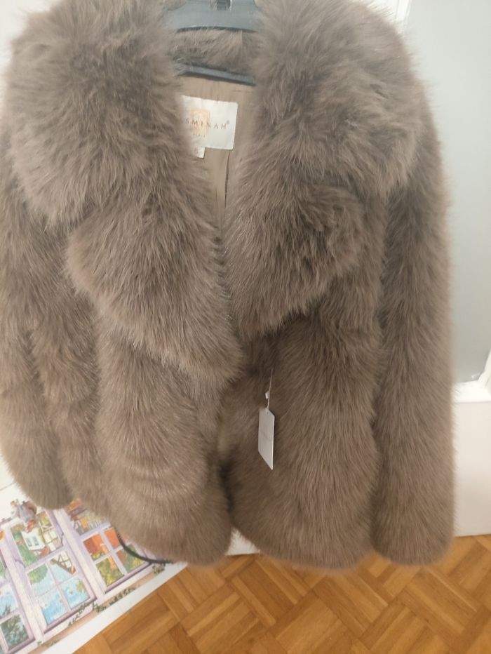 Joli manteau  fausse fourrure - photo numéro 3