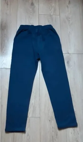 Pantalon type jogging tape à l'oeil 10 ans