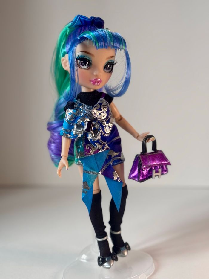 Holly junior Rainbow High - photo numéro 3