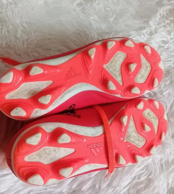 Crampons Adidas rouge fluo t.31🤍 - photo numéro 5