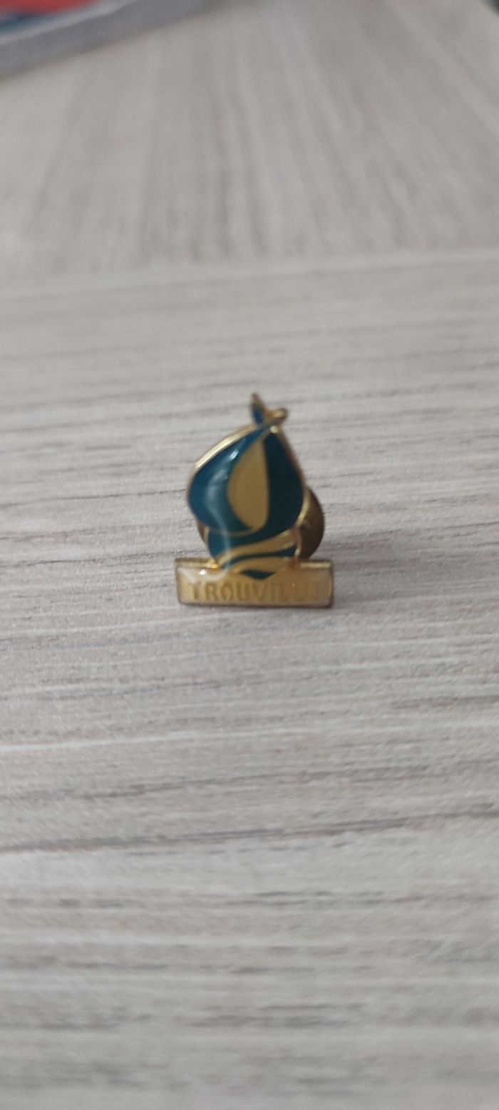 Pin's Trouville