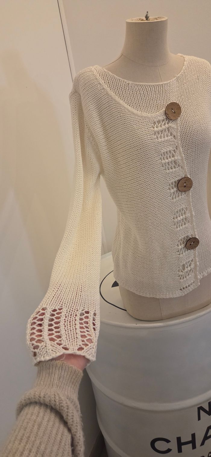 Gilet artisanal en maille ajourée écru 🌾 – gros boutons bois – style bohème chic – excellent état - photo numéro 2