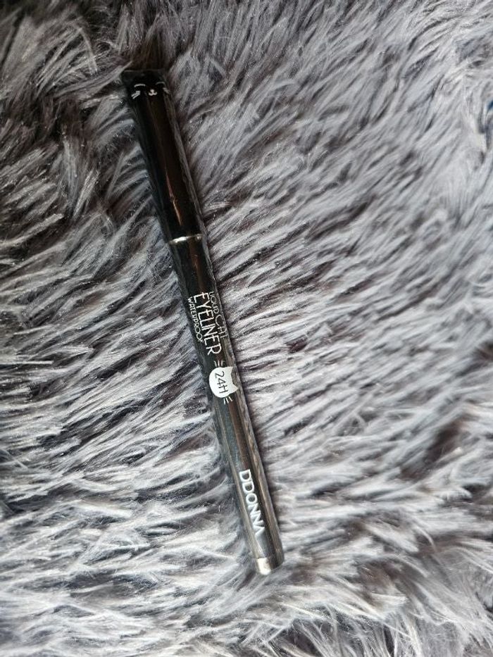 Eyeliner Cat Noir liquide pointe ultra-fine - D'donna