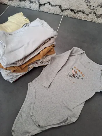 Lot de 14 bodys manches longues + 11 bodys manches courtes